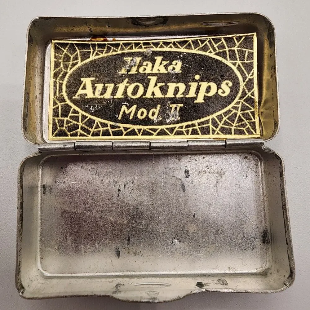 Vintage Haka Autoknips Mod II Self Timer Camera Accessory Metal Case & Paper